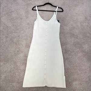 Elegant White Sleeveless Dress